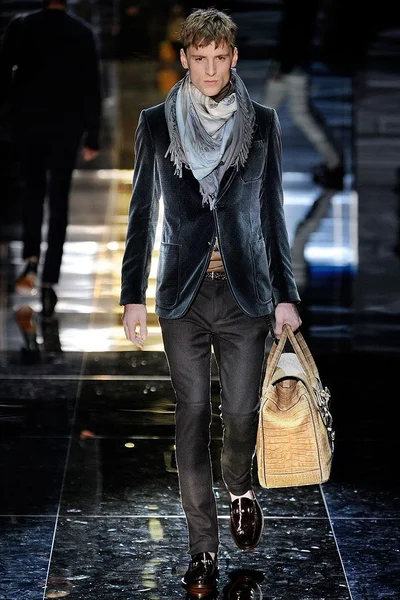 Look 18